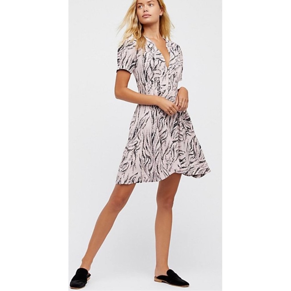 Free People Dream Girl Mini‎ Pink V-Neck Lace-Up Corset Fit & Flare Skate…